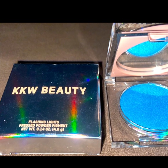 KKW Flashing lights pressed powder pigment. Brand new! - Picture 1 of 1